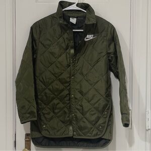 Nike Therma-Fit Quilted Snap Jacket – Olive Green, Size M, New Without Tags